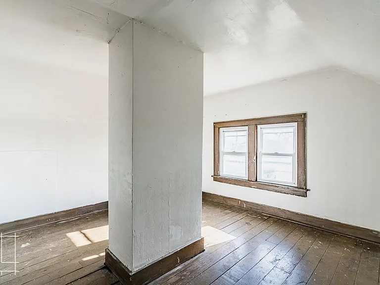 1448 Summit St — Photo 23