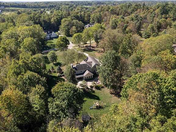 4th image of 102 Roseview Dr