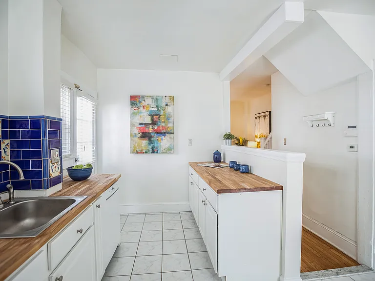 1427 Kearny St NE — Photo 10