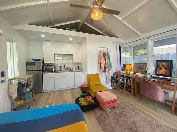 2nd image of 154 Kupuna St #D