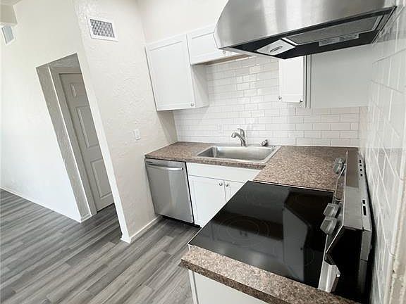 5th image of 924 25th St E
