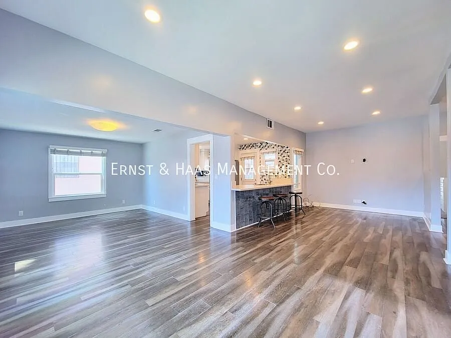 Historic 5-Bedroom, 4-Bathroom Home with Modern Upgrades and Fabulous Amenities! — Photo 4