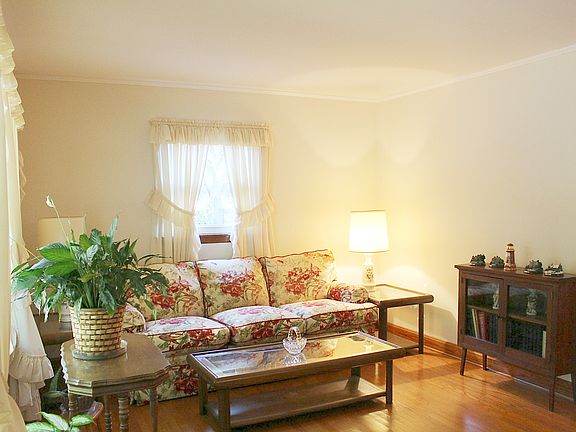 Living Room w/hardwoods