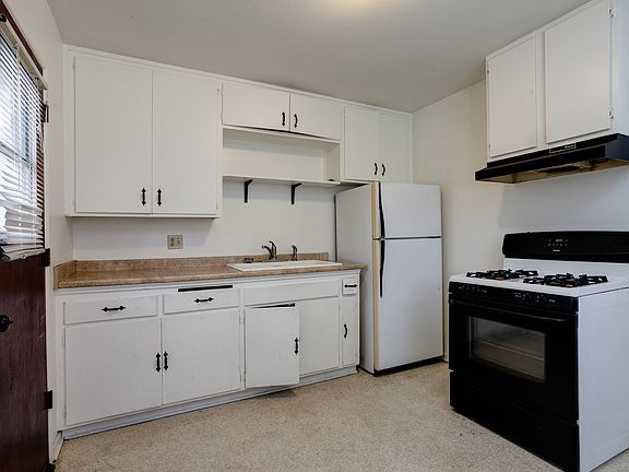 5th image of 330-332 N Ponoma St