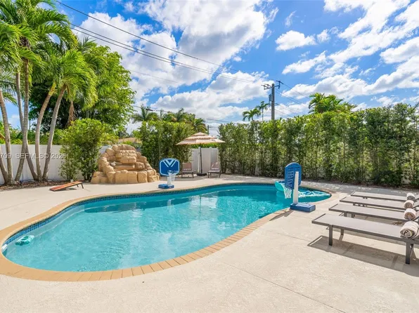 314 SE 3rd St, Dania, FL 33004
