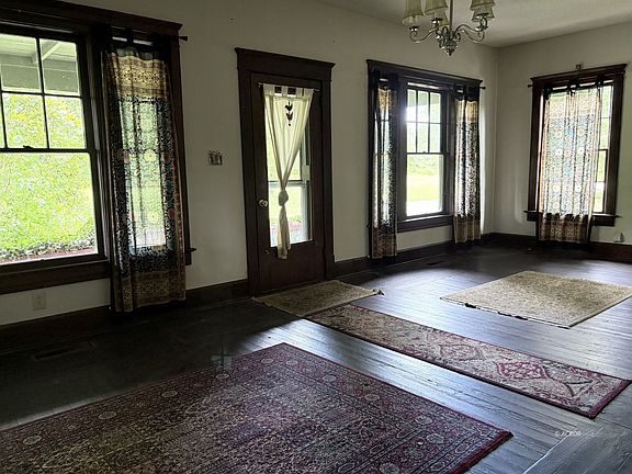 4th image of 1604 McCoy Ave