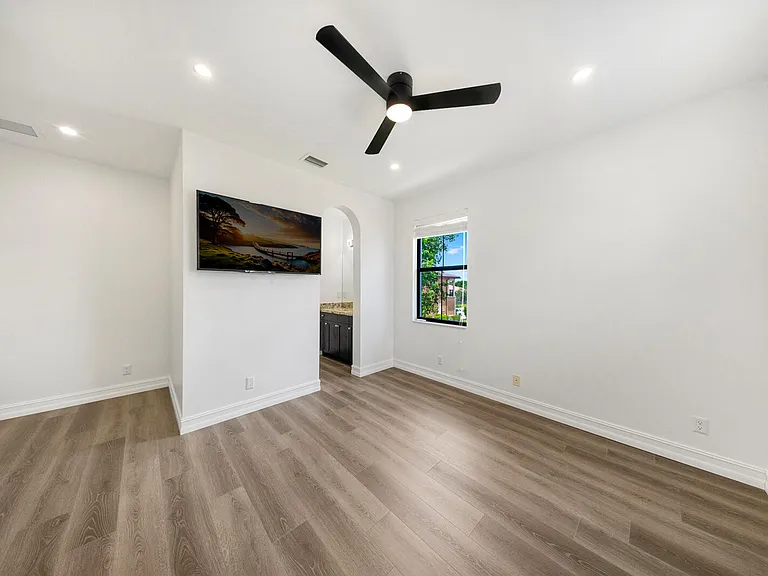 9065 Watercrest Cir E — Photo 38