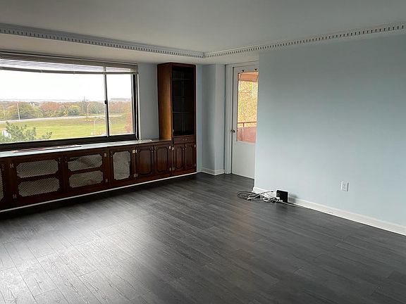 3rd image of 1021 Arlington Blvd APT 531