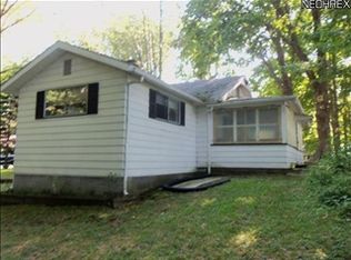 22 Point Dr, Conneaut, OH 44030