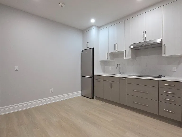 9474 Bayview Ave — Photo 2