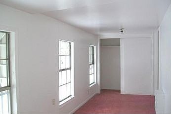 3rd image of 1006 Wesley Dr