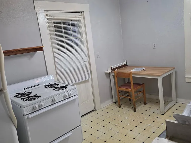 410 W Lapeer St #1 — Photo 3