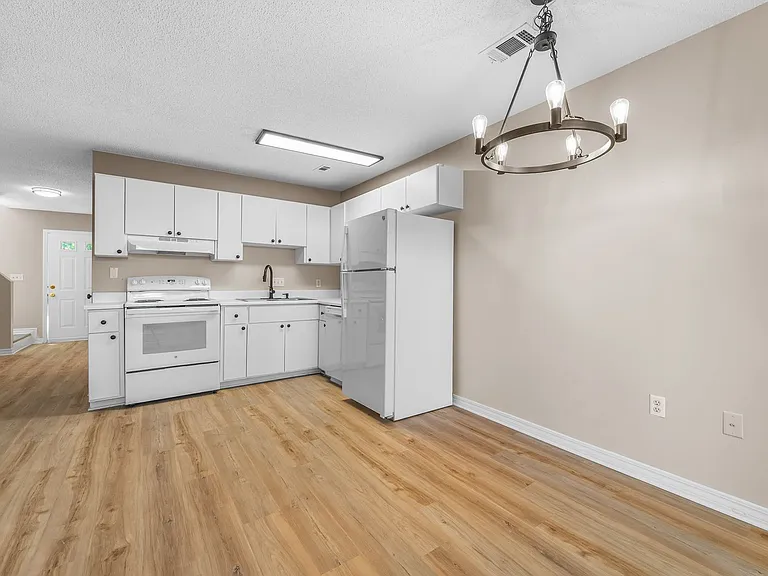 648 Virginia Oak Ct — Photo 20