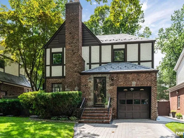 512 Fairidge Ter, Teaneck, NJ 07666