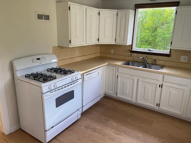 190 Lattimore Rd — Photo 8