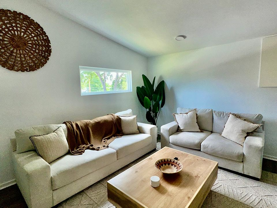 2nd floor living room