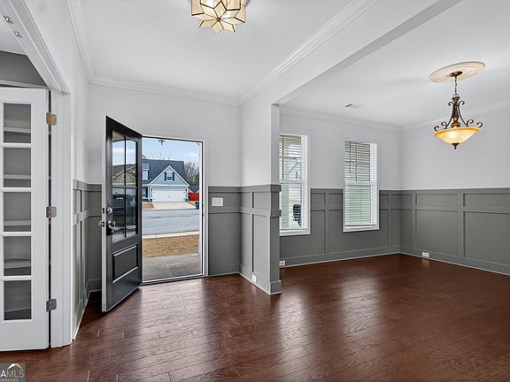 4th image of 209 Grace Ct