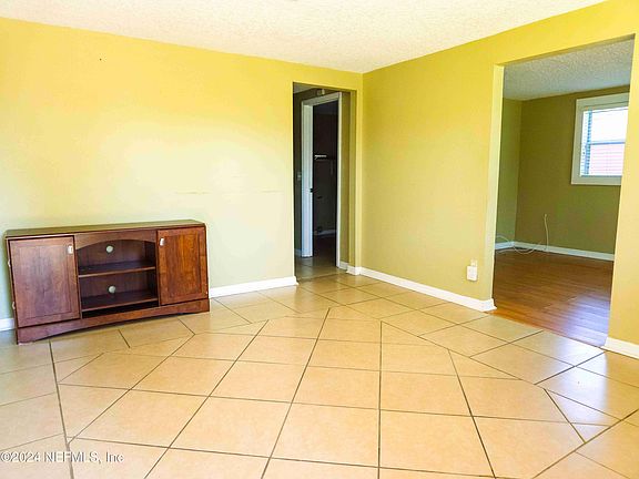 3rd image of 5941 MARTIN LUTHER KING Drive