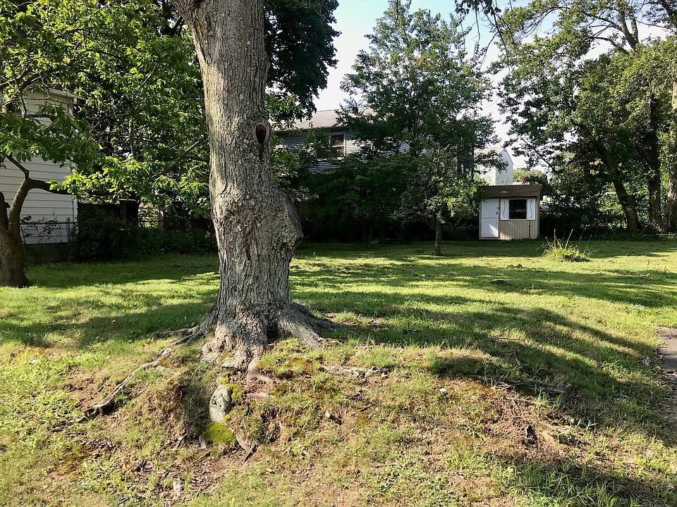 2nd image of 61 Tappan St