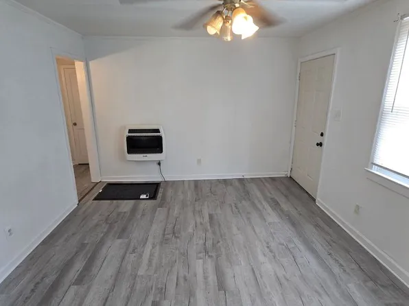 2002 Wakefield Ave, Colonial Heights, VA 23834