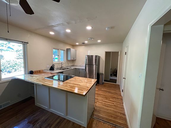 5th image of 1901 Columbine Ave