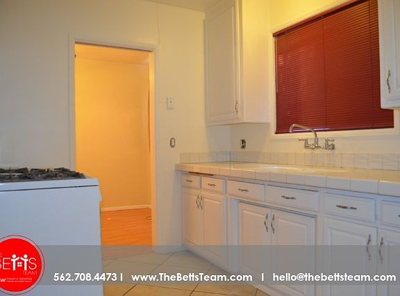 4th image of 1705 E Yale St