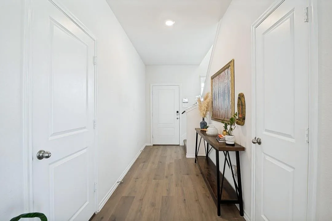 5 bed, 2521 sqft, $2,680 — Photo 4