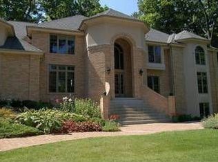 19285 Edmonton Dr, Brookfield, WI 53045
