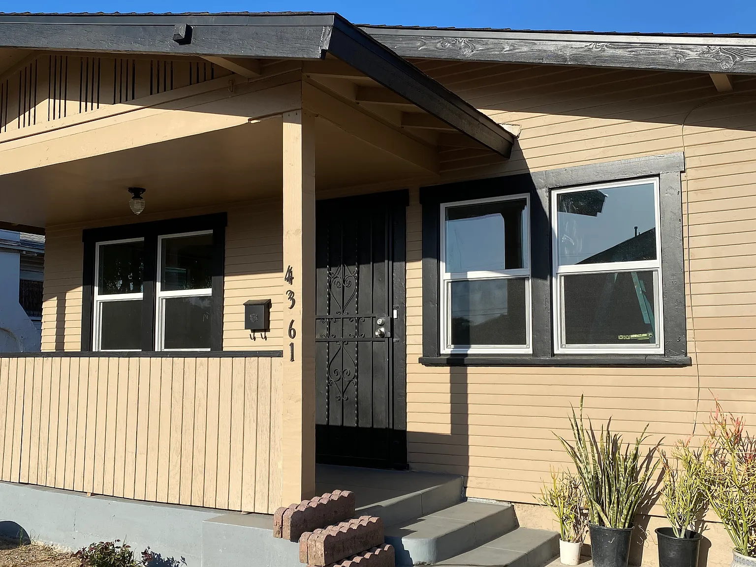 3 bed, 1081 sqft, $3,950 — Photo 1