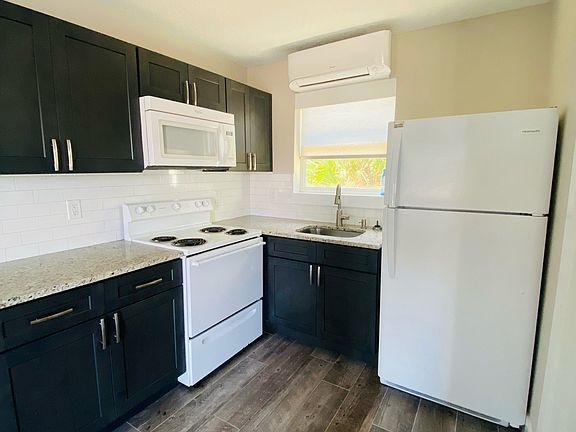 3rd image of 1896 Ocean Shore Blvd #10967143