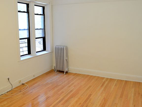 3rd image of 4705 44th St APT A4