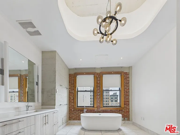 808 S Broadway #7 — Photo 14