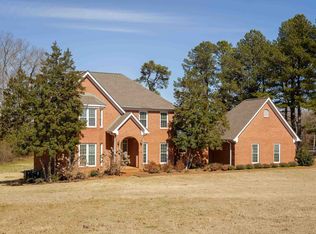 102 W Meadowhill Dr, Florence, AL 35633