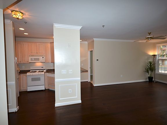 4th image of 2330 14th St N APT 201