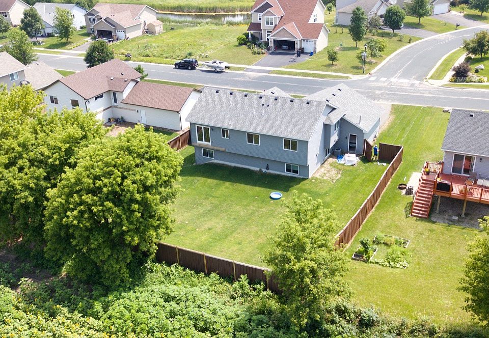 2nd image of 394 Greenway Dr