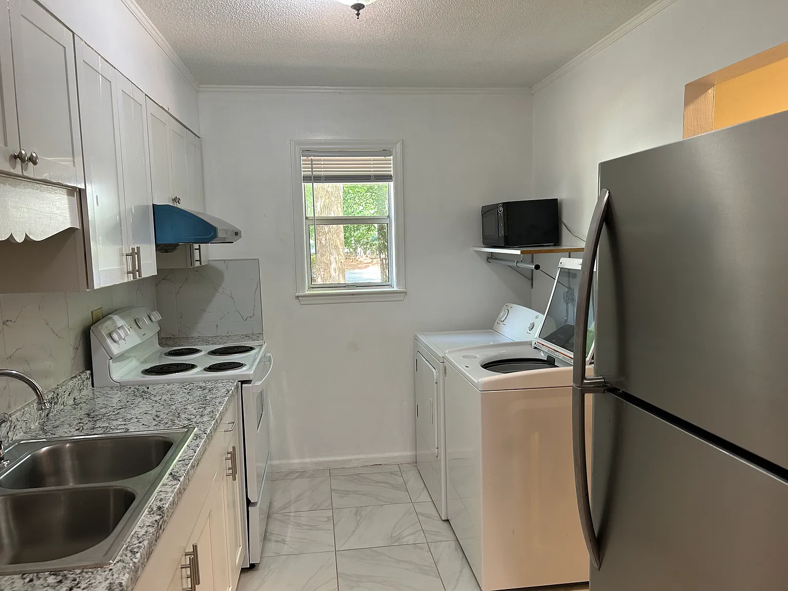2 bed, 875 sqft, $1,300 — Photo 4