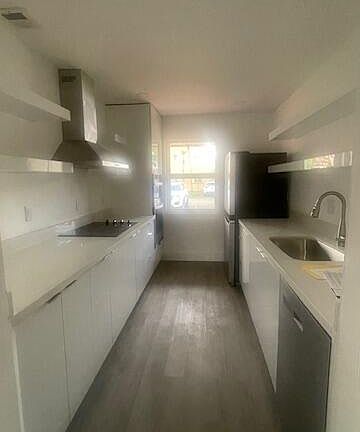 4th image of 441 Lake Evelyn Drive