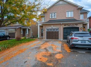 939 Tambourine Ter, Mississauga, ON L5W 1S5