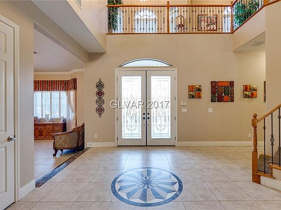 5th image of 2818 La Mesa Dr