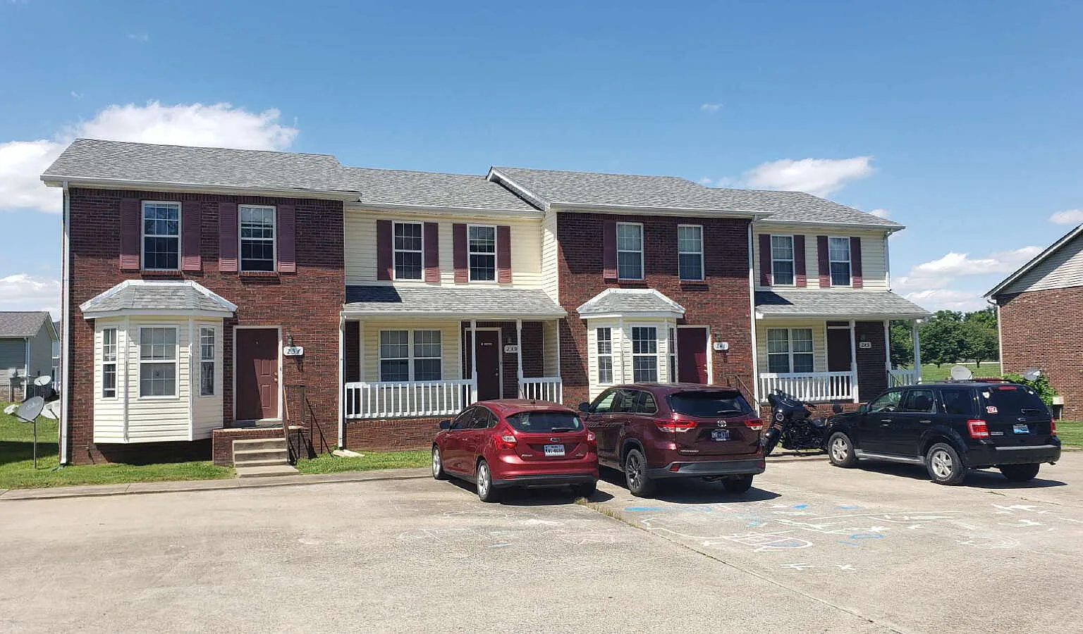 2 bed, 1.5 bath, 1100 sqft, $995 — Photo 1
