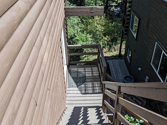 Stairs down to home entry