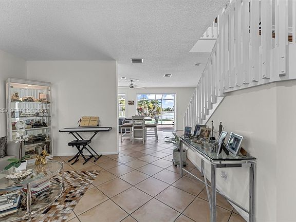 5th image of 627 Willow Bend Rd