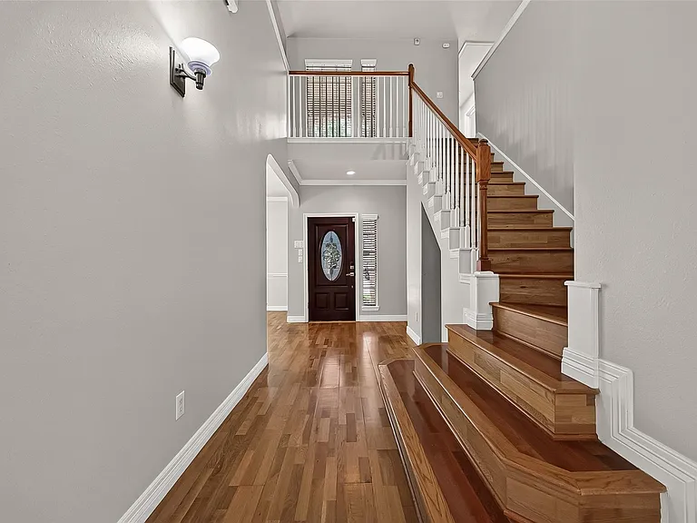 1522 Brook Grove Dr — Photo 3