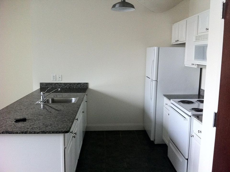 2nd image of 211 Dutton St #211