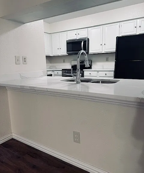 2504 Brook Hollow Ct — Photo 4