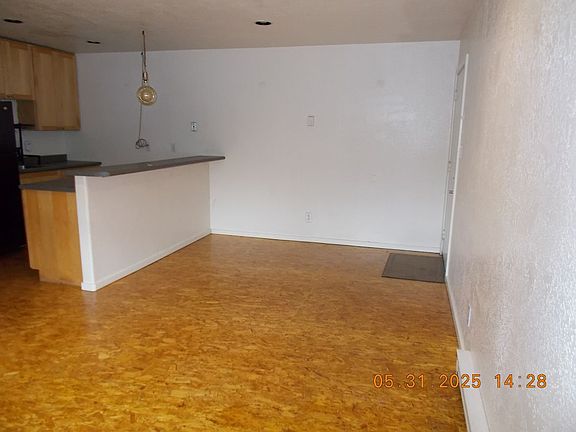 5th image of 136 E 6th Ave #4