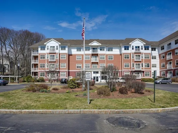 250 Main St Unit 420, Hudson, MA 01749