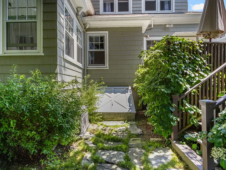 141 Coggeshall Ave — Photo 7