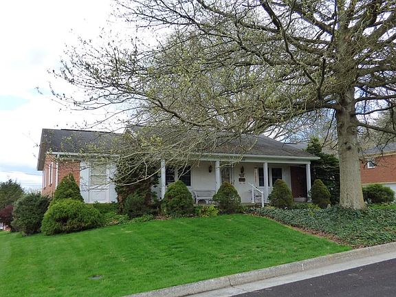 2nd image of 820 N 12th St
