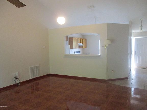 5th image of 2497 Eldron Blvd SE